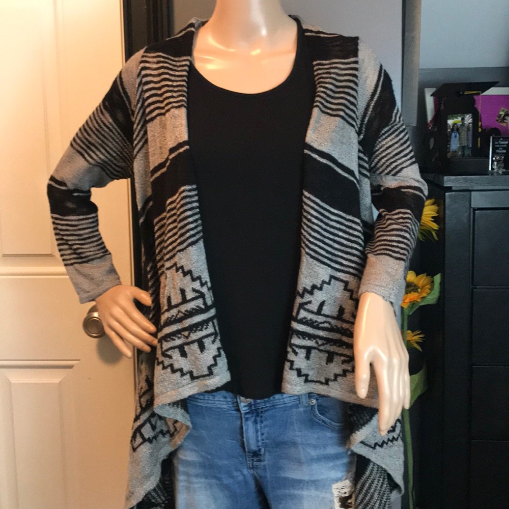 Rue 21 size medium gray and black. Long on sides